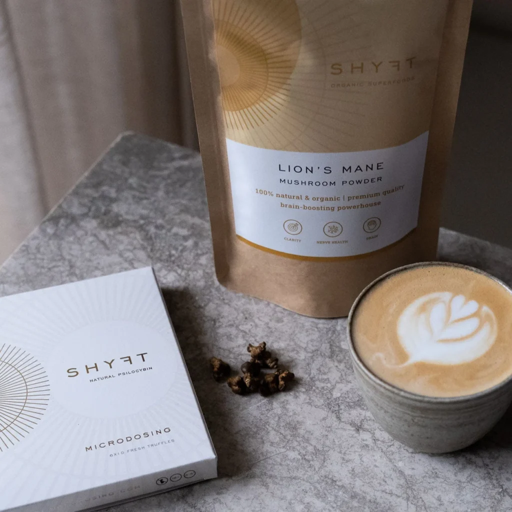 Lion’s Mane mushroom powder next to a microdosing kit, illustrating an easy way to incorporate it into daily life.