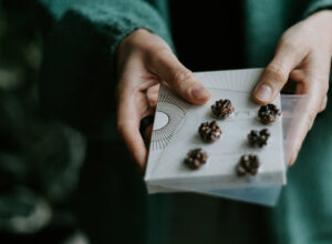 hands holding a microdosing sheet withh 1gr in each space