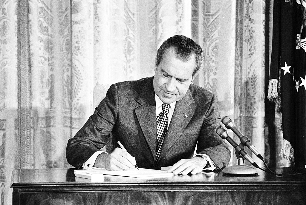 President Richard Nixon tekent war on drugs