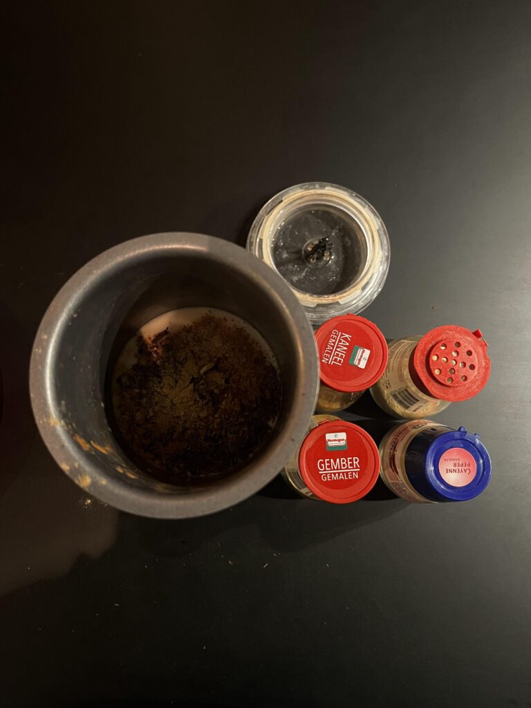 Mijn recept voor cacao: kaneel, kardemom, cayenne en gember