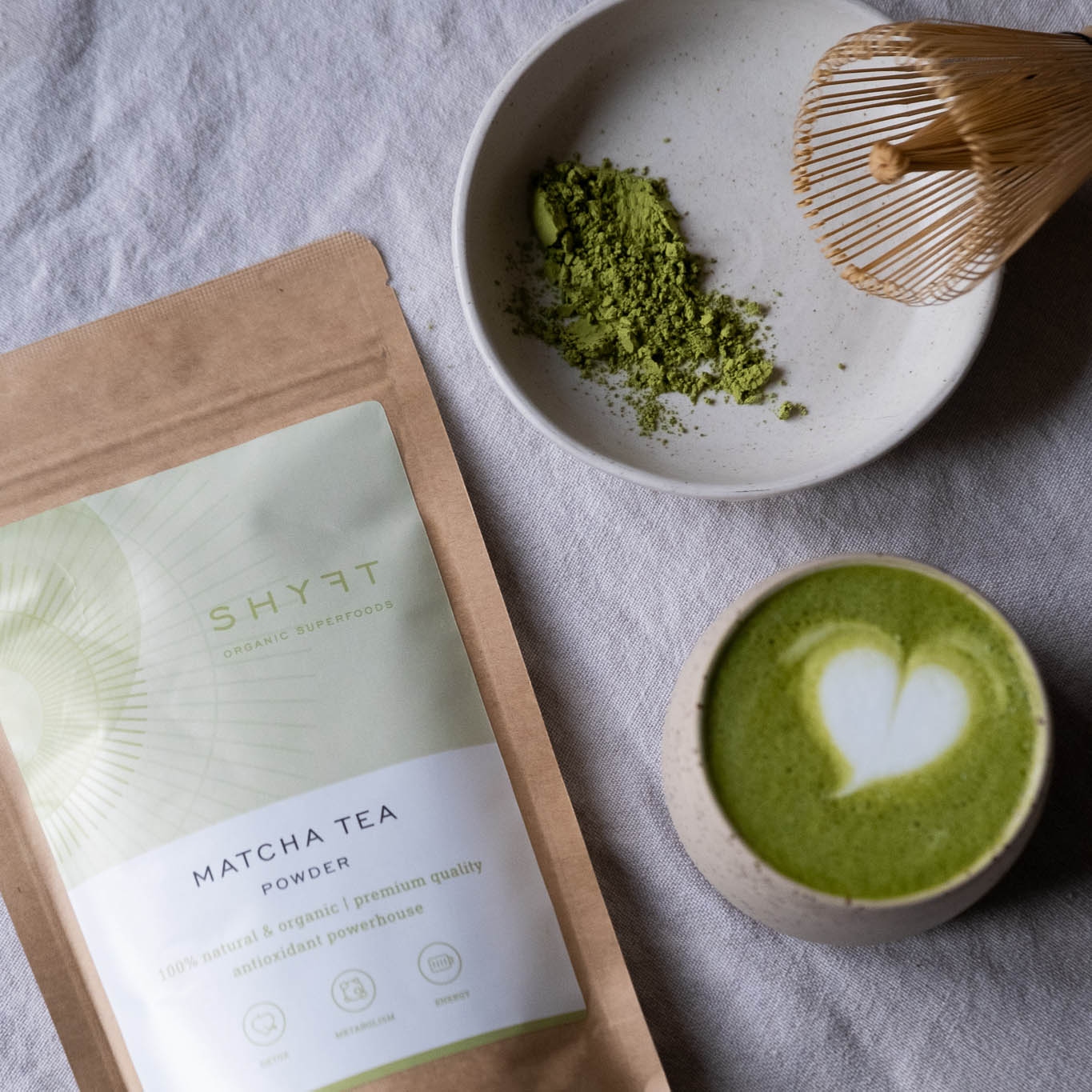 Matcha thee van SHYFT en matcha thee bladeren
